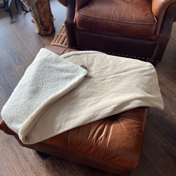 UGG SHERPA AND SUEDE BODY PILLOW COVER - Picture 2 of 4